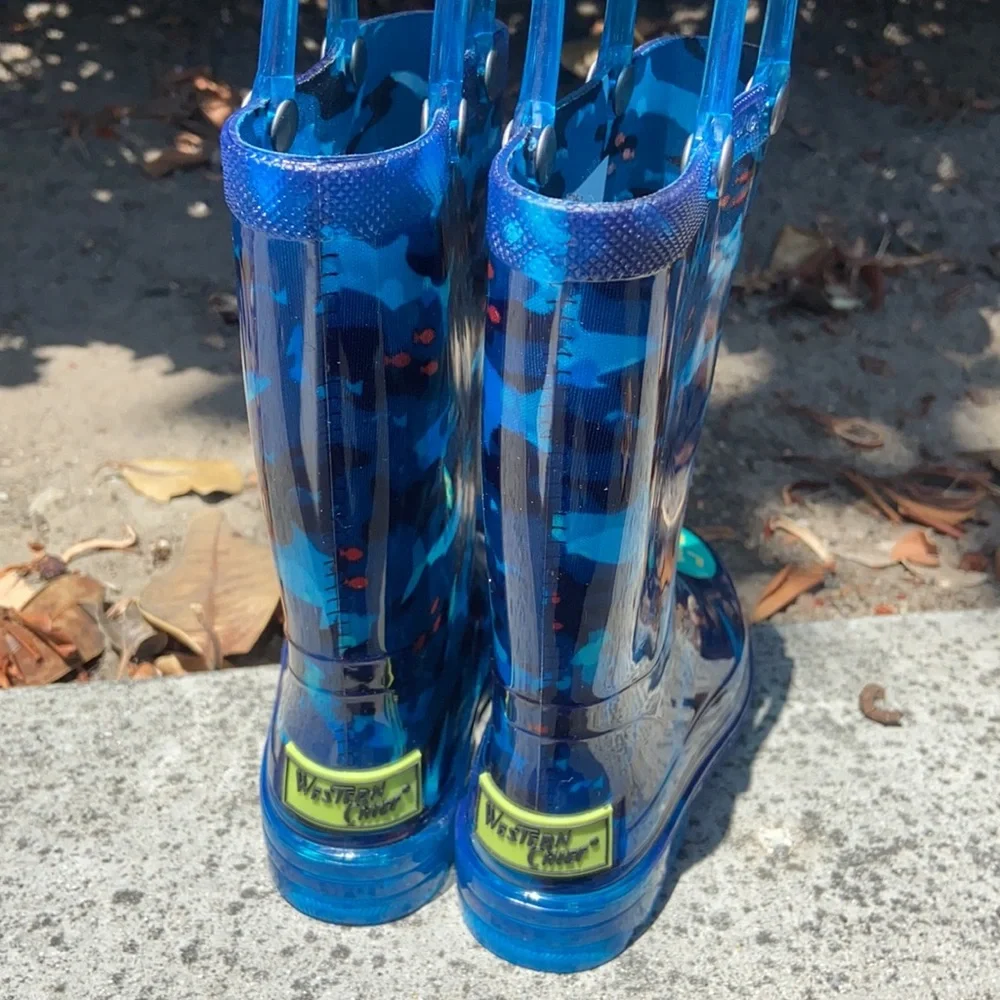 WESTERN CHIEF SHARK BLUE CAMO LIGHT UP RAINBOOTS SZ 6 PVC RAIN BOOTS NEW